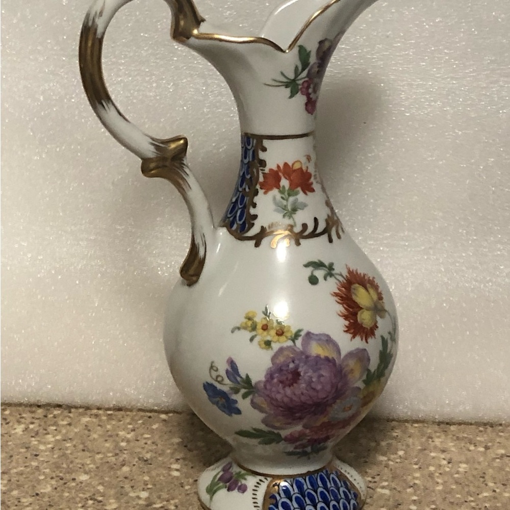 Heirloom Elegant Porcelain Vase 7.75” Tall